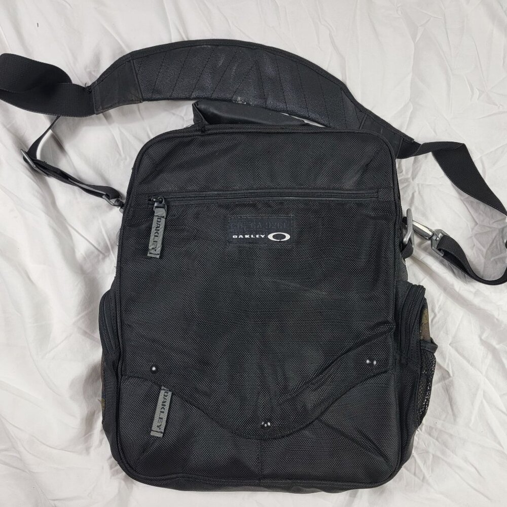 Oakley Tactical Field Gear Camouflage Black Messenger Bag Casual Outdoors - Picture 2 of 11